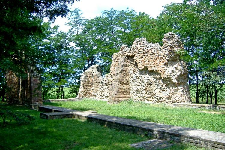 Csomorkányi templomrom