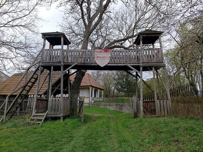 Vár