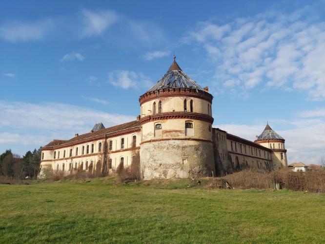 Vár