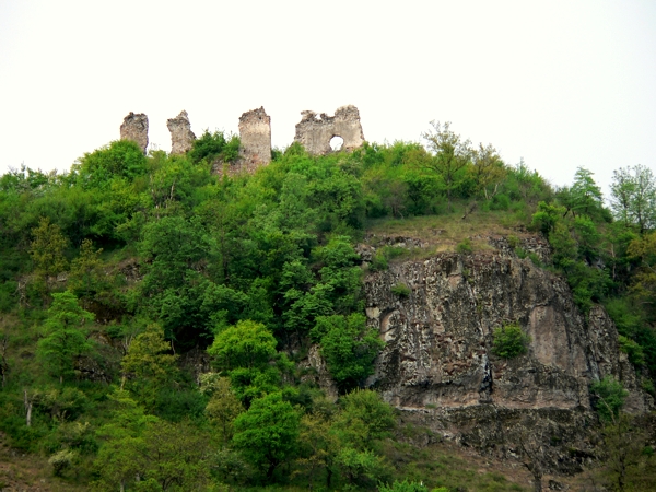 Vár
