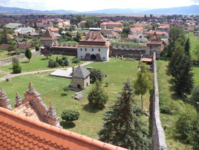 Vár