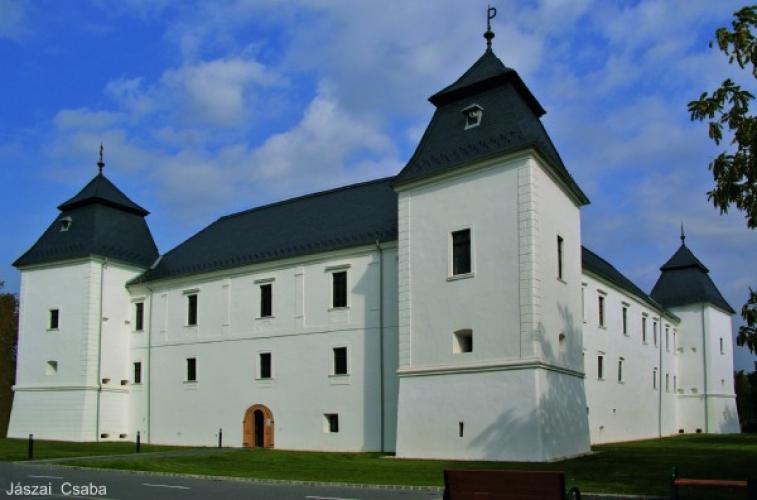 Vár