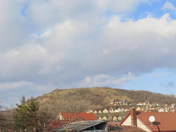 Vár
