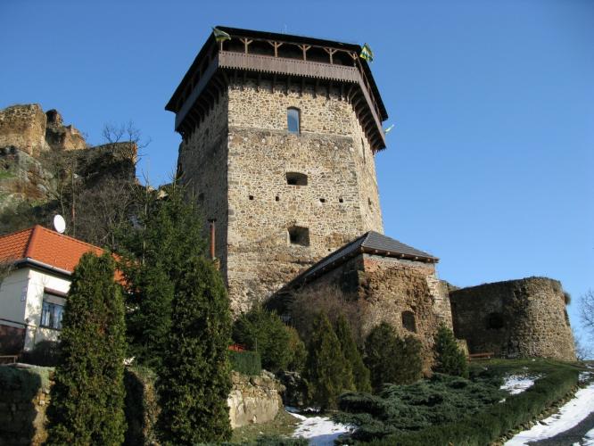 Vár