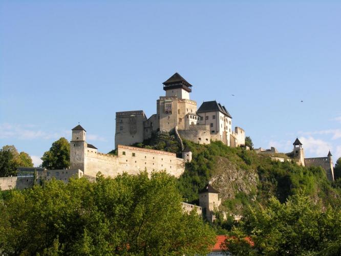 Vár