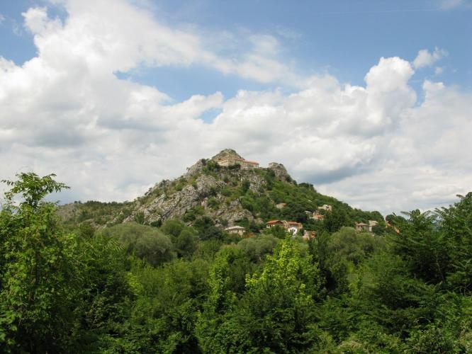 Vár