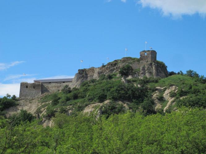 Vár