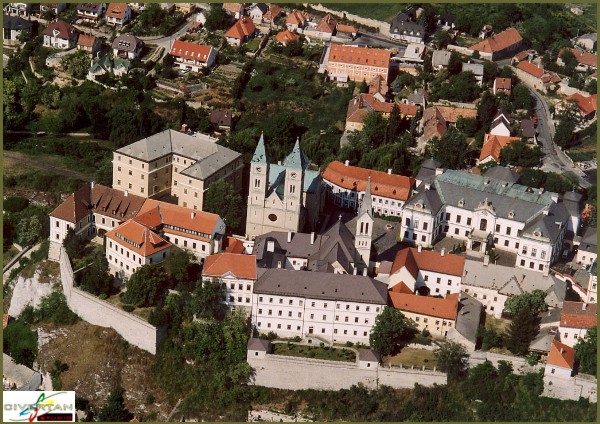 Vár