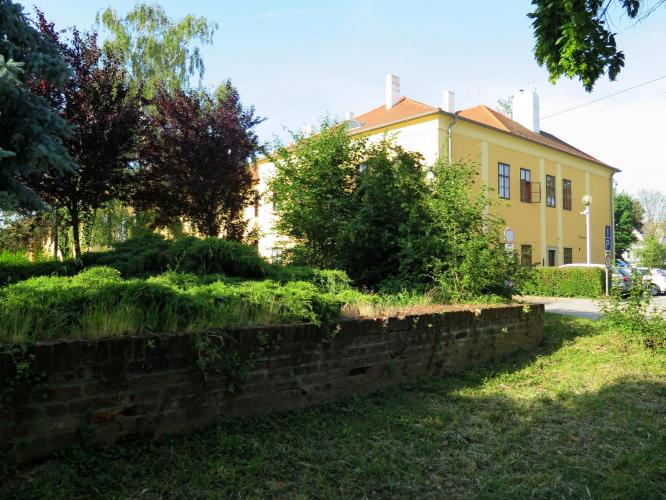 Vár