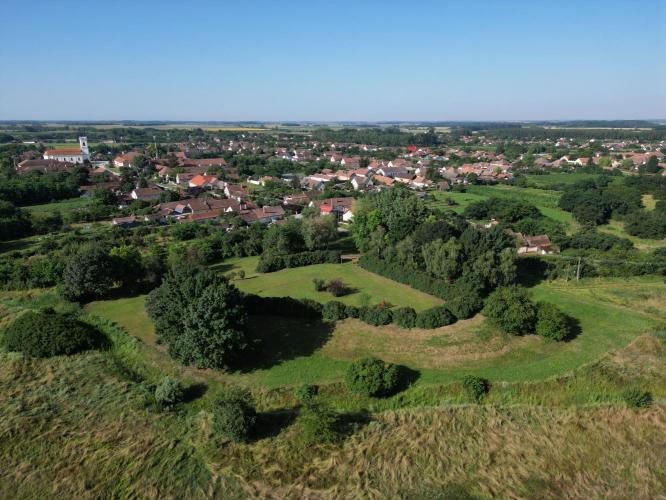 Várdomb
